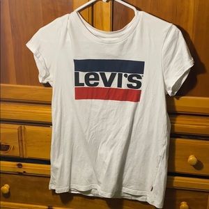 Levi’s tshirt